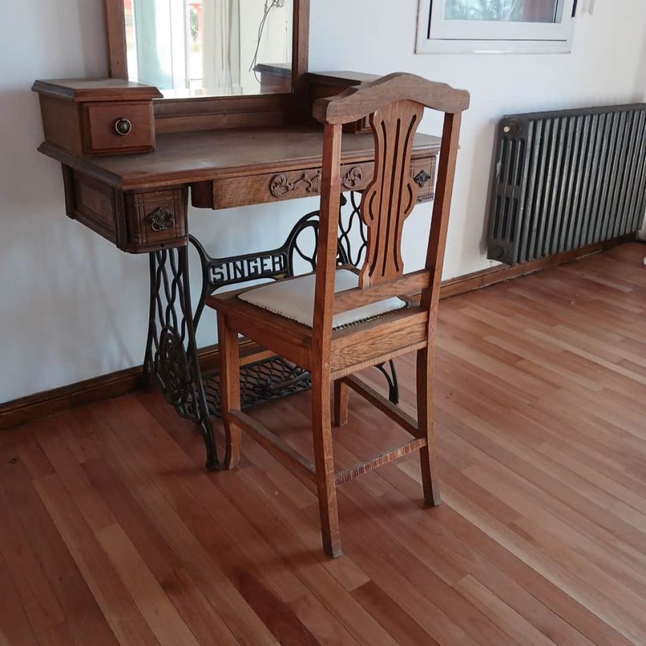 Mueble tocador + silla en roble