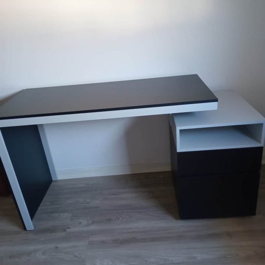 Escritorio con cajonera