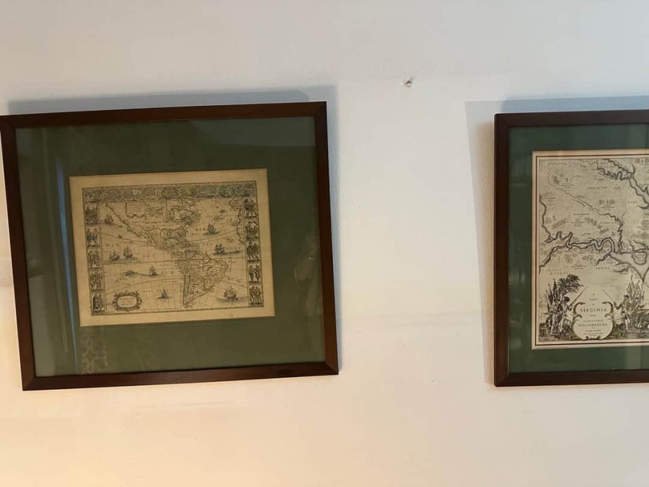 Par de láminas mapas enmarcados