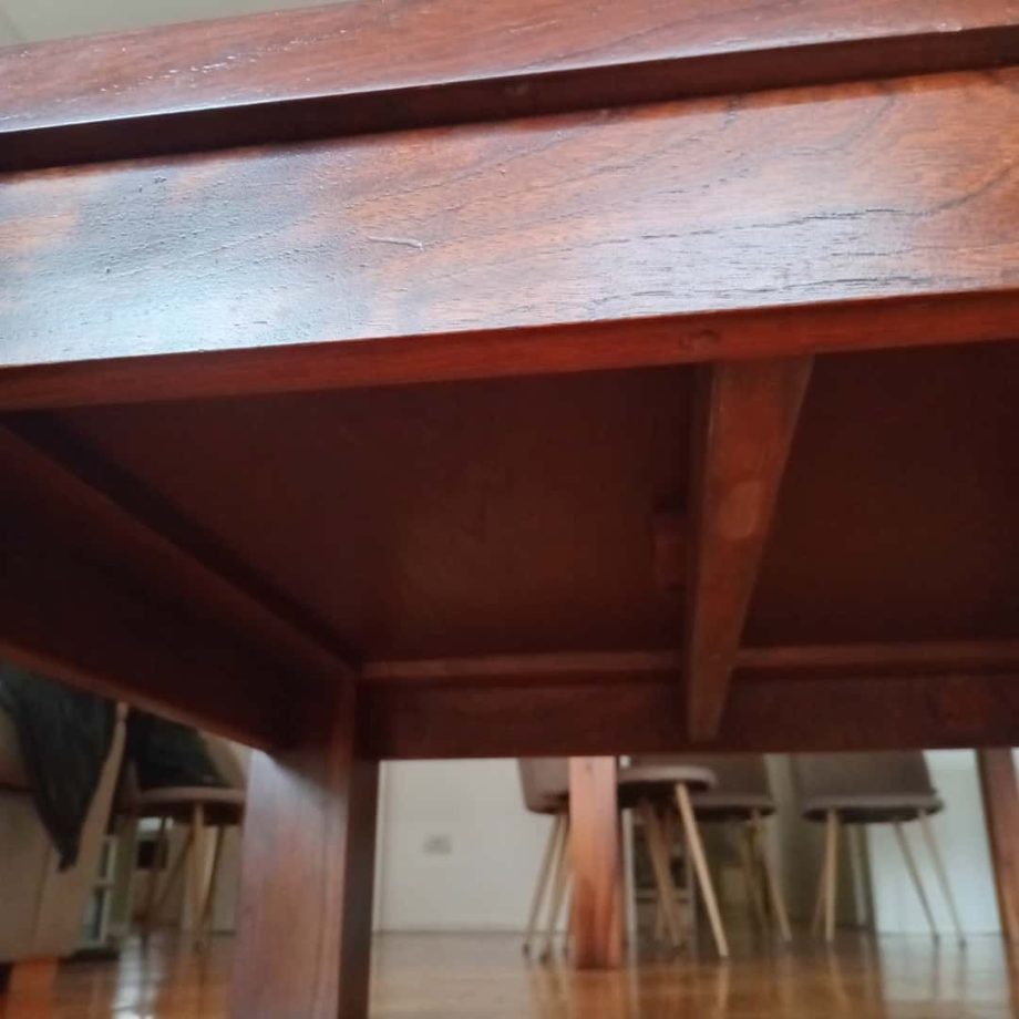 Mesa frente sofá