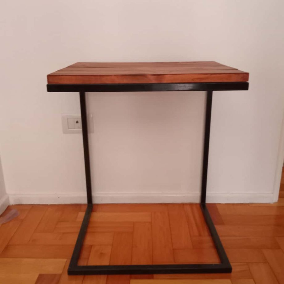 Mesa costado sofá