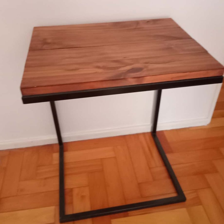 Mesa costado sofá