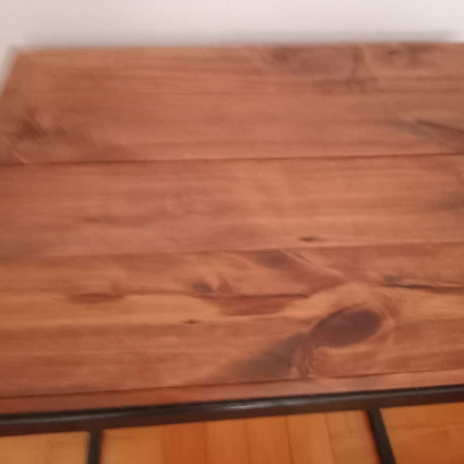 Mesa costado sofá