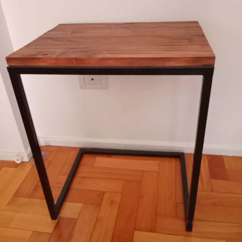 Mesa costado sofá
