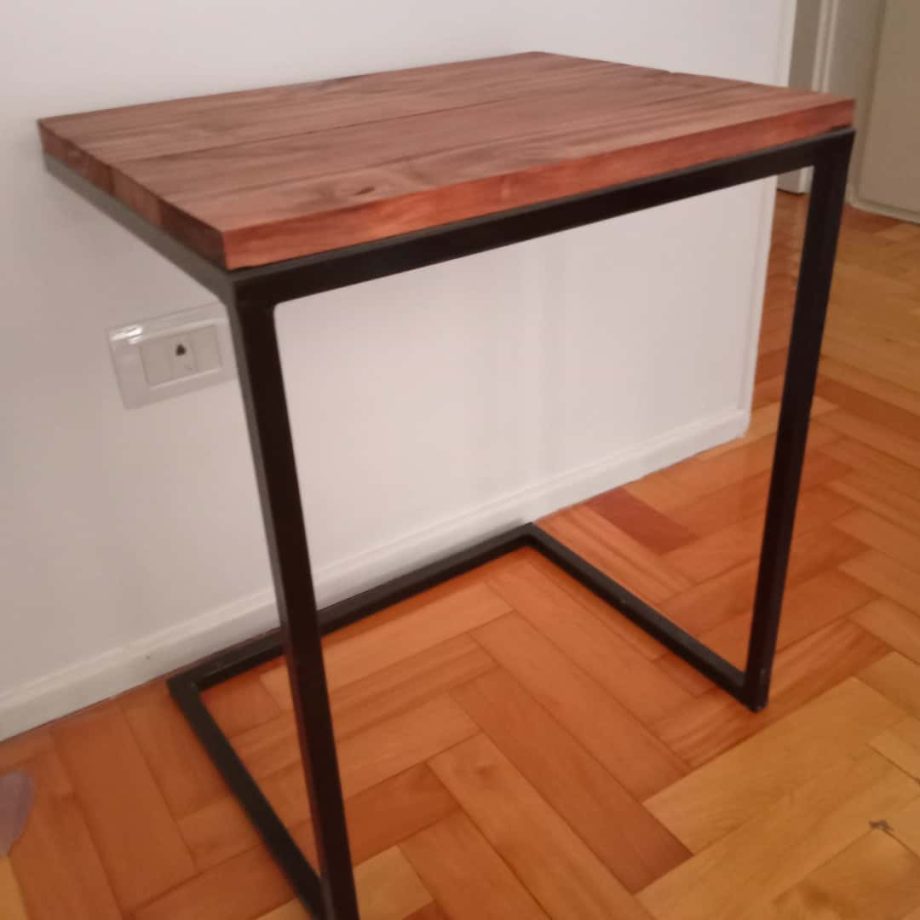 Mesa costado sofá