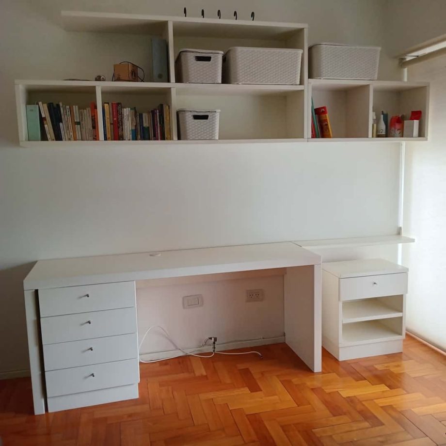 Escritorio con cajonera