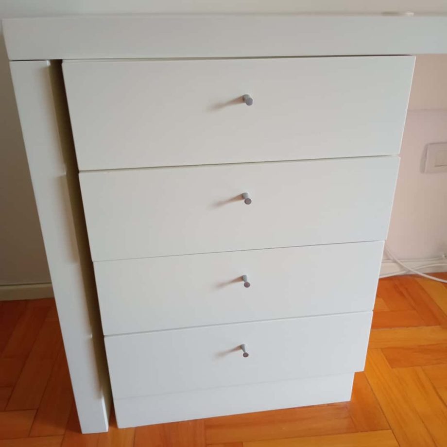 Escritorio con cajonera