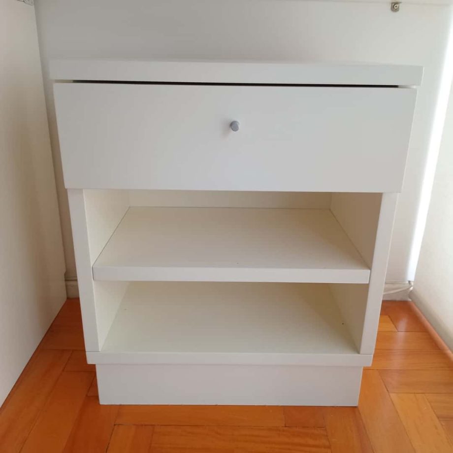 Escritorio con cajonera