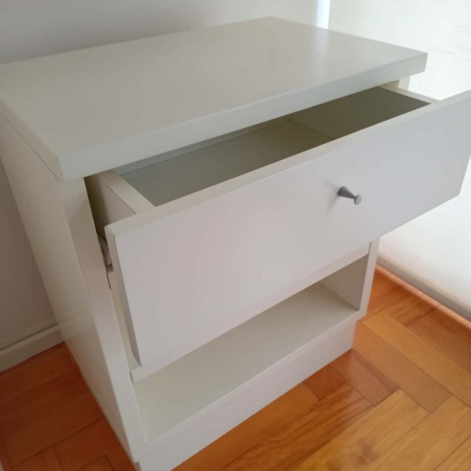Escritorio con cajonera