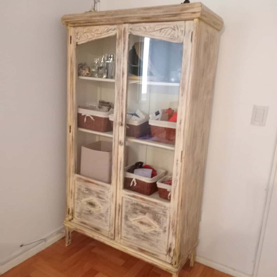 Vajillero alto