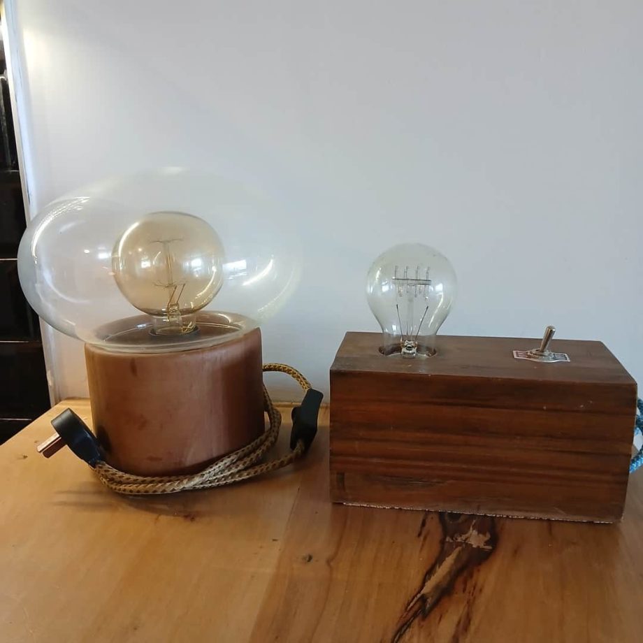 Artefactos lumínicos en madera