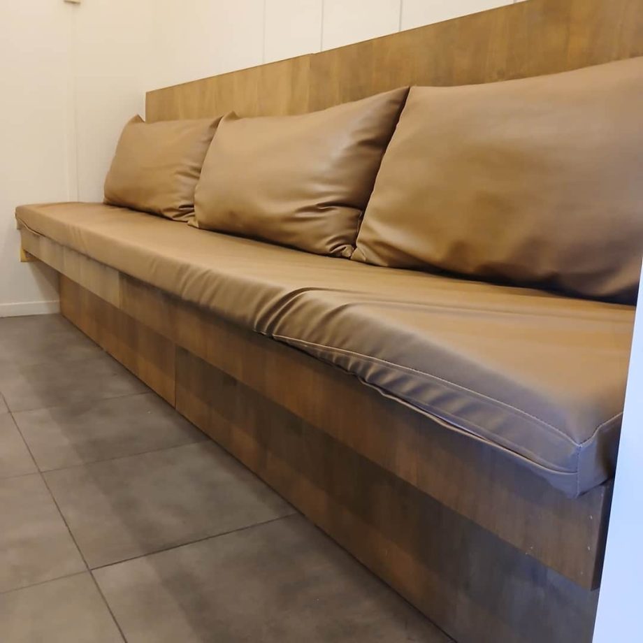 Par de bancos en madera