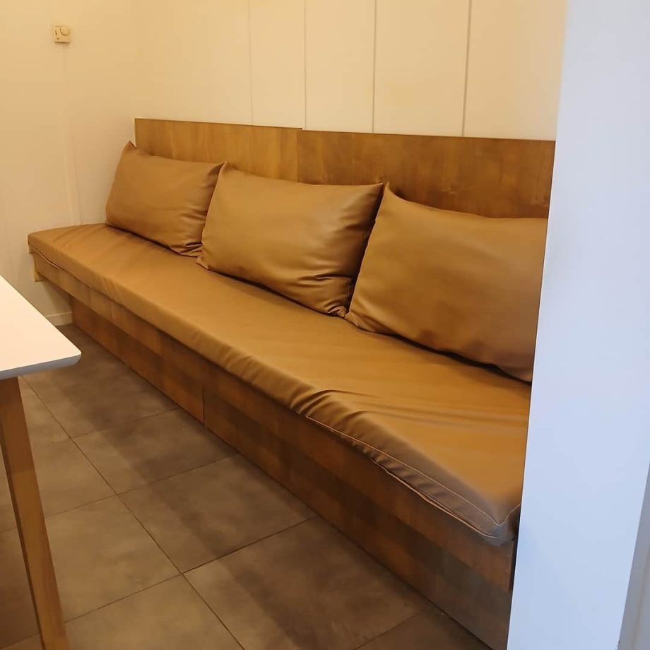 Par de bancos en madera