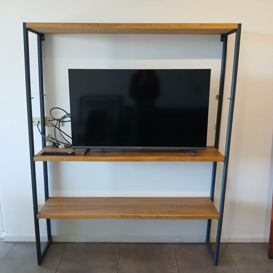Rack en hierro y madera