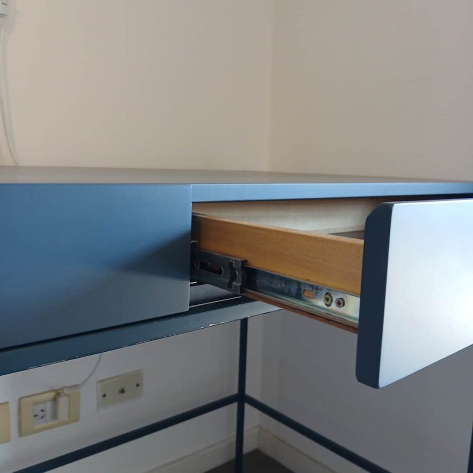 Escritorio en hierro y madera
