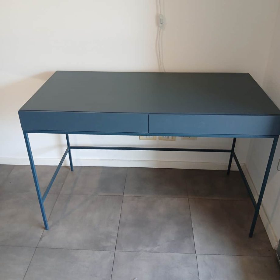 Escritorio en hierro y madera