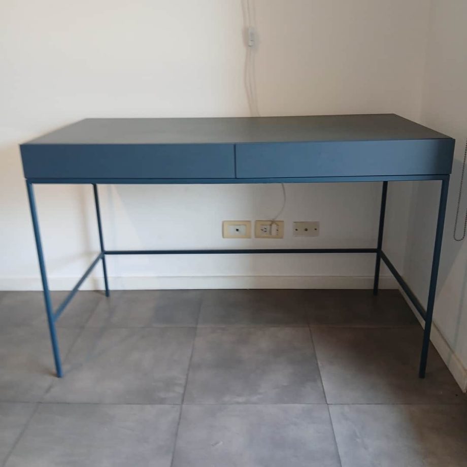 Escritorio en hierro y madera