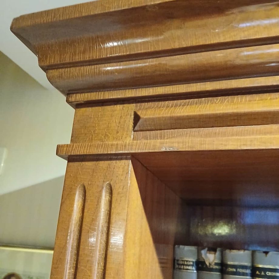 Biblioteca en madera de cerezo