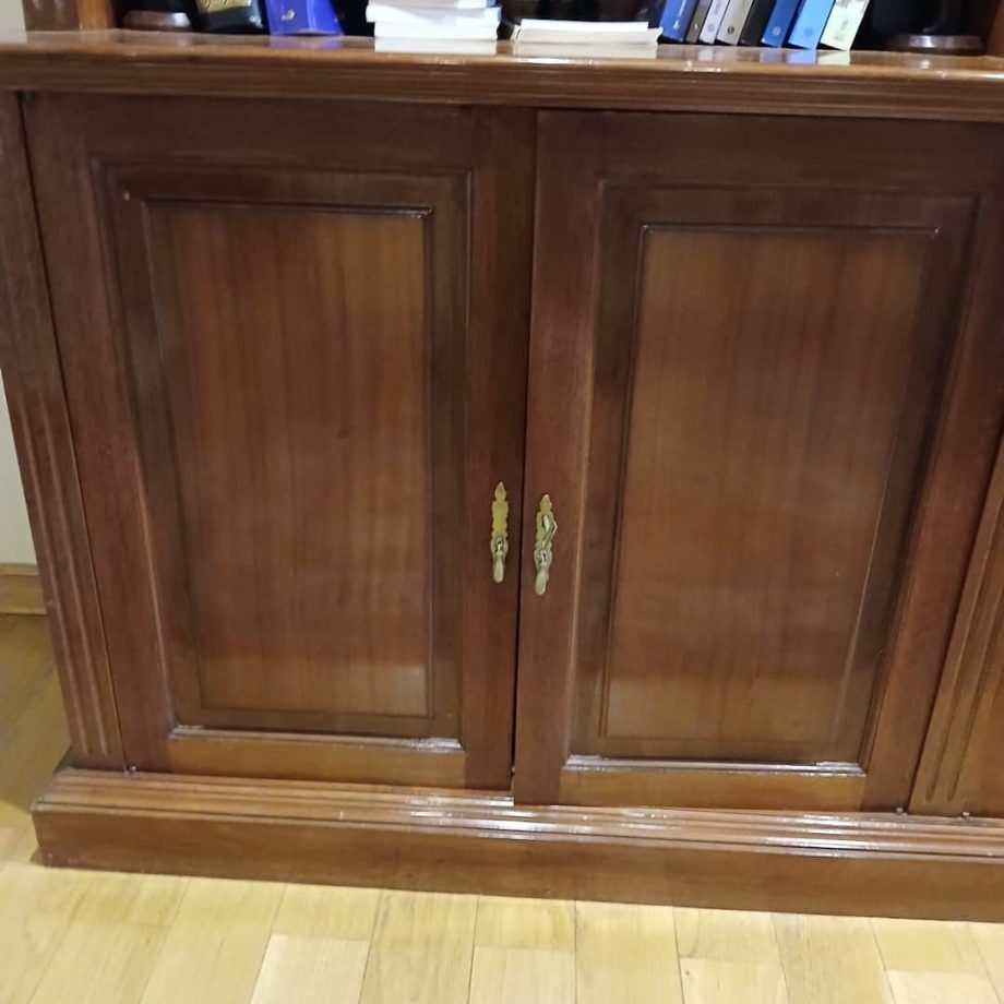 Biblioteca en madera de cerezo