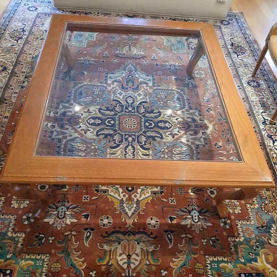 Mesa auxiliar en madera