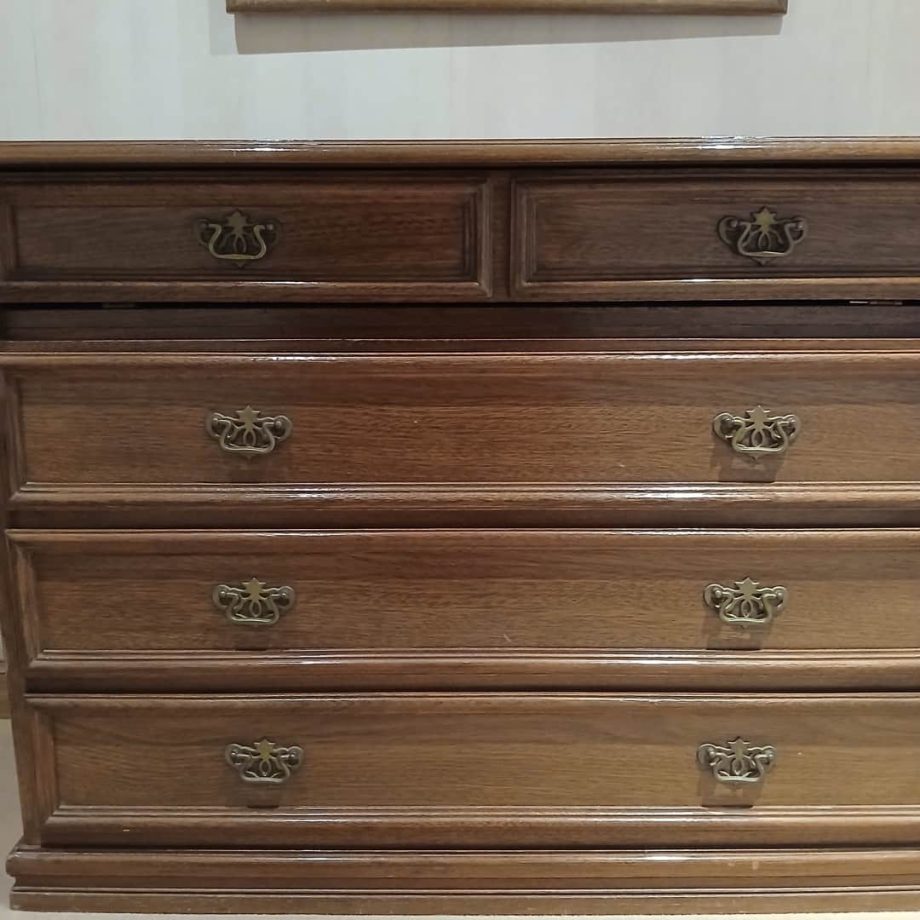 Cómoda estilo inglés con secretaire