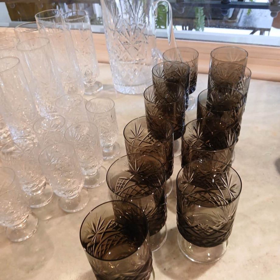 Juego de copas en cristal tallado