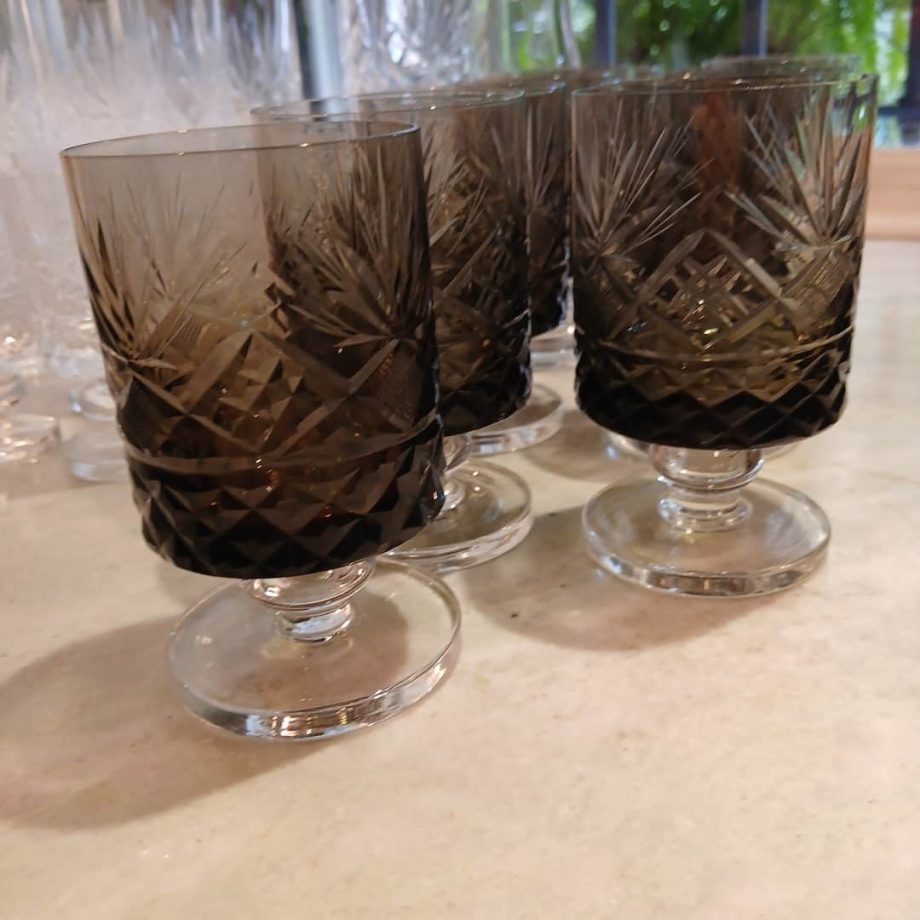 Juego de copas en cristal tallado