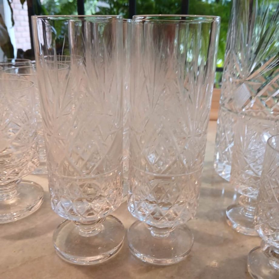 Juego de copas en cristal tallado