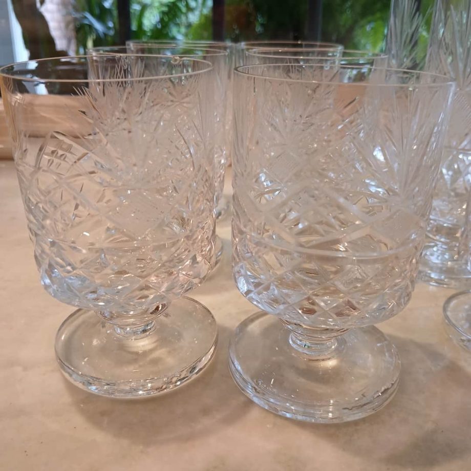 Juego de copas en cristal tallado