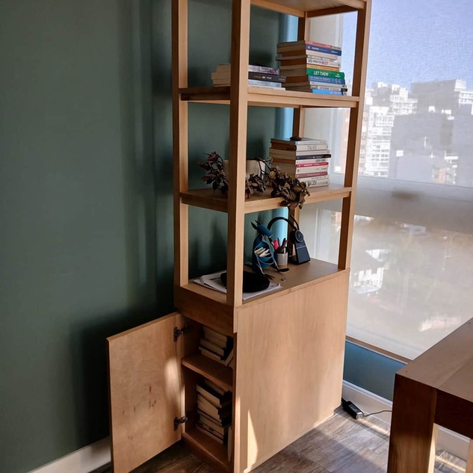 Escritorio con alzada + Silla