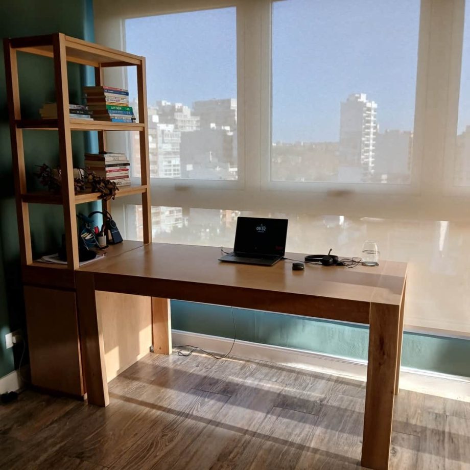 Escritorio con alzada + Silla