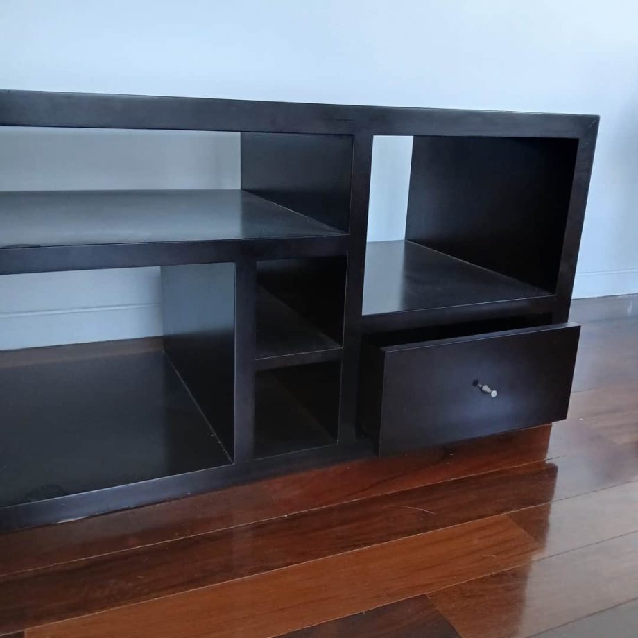 Mueble auxiliar con estantes