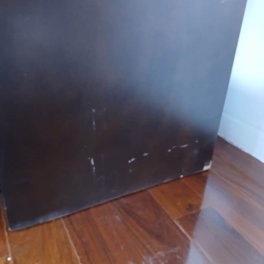 Mueble auxiliar con estantes