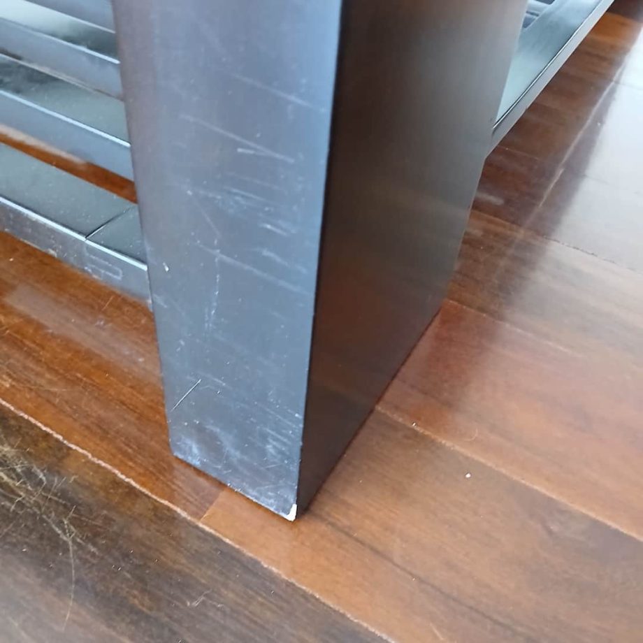 Mesa frente sofá