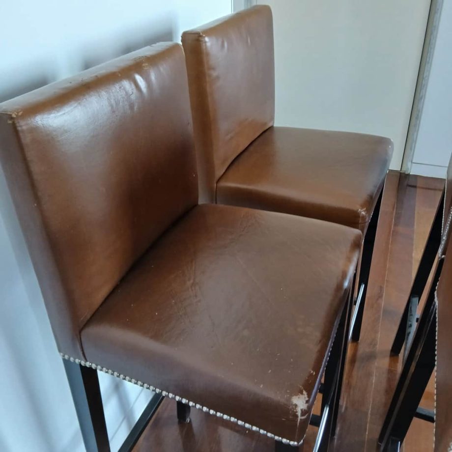Banquetas en cuero