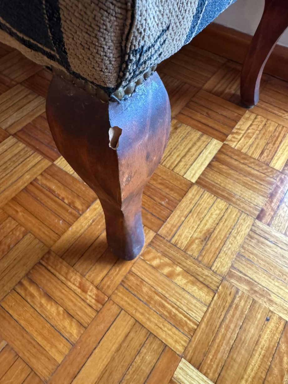 Banqueta con motivos indígenas