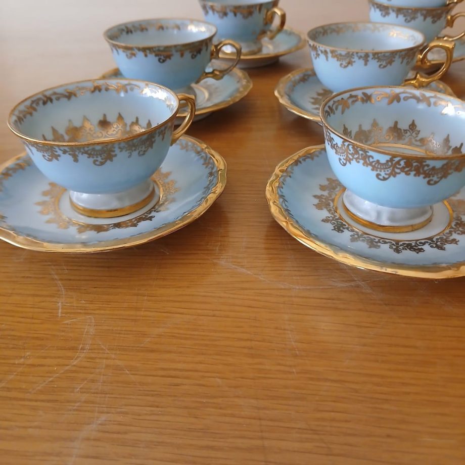 Lote de tazas y platos ingleses