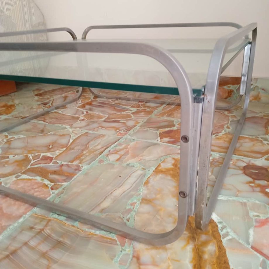 Mesa frente sofá diseño