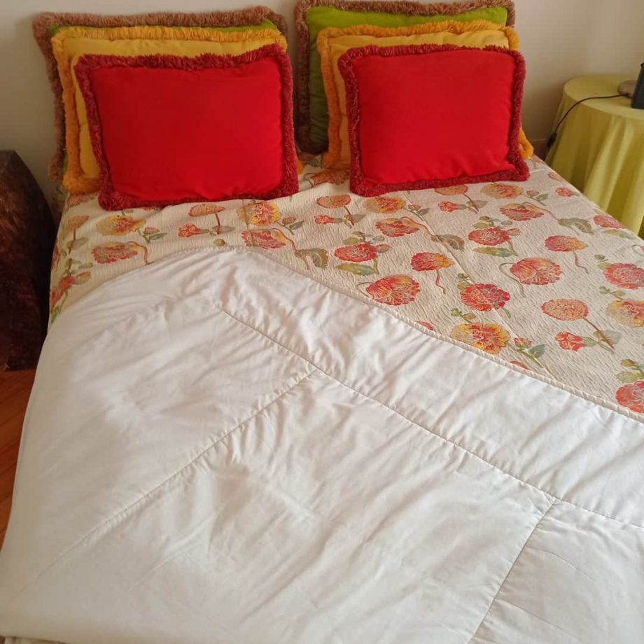 Acolchado con almohadones.