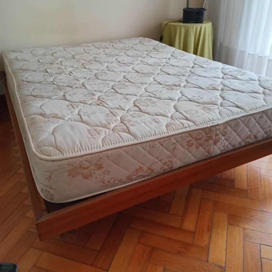 Cama con colchón