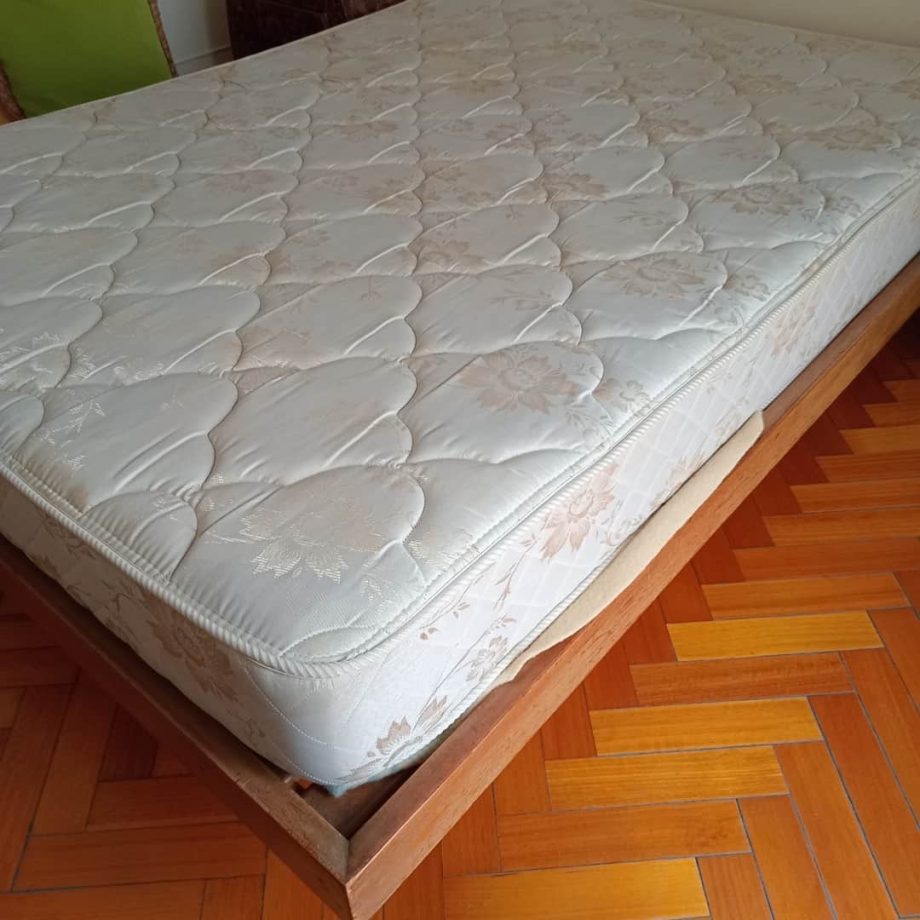 Cama con colchón