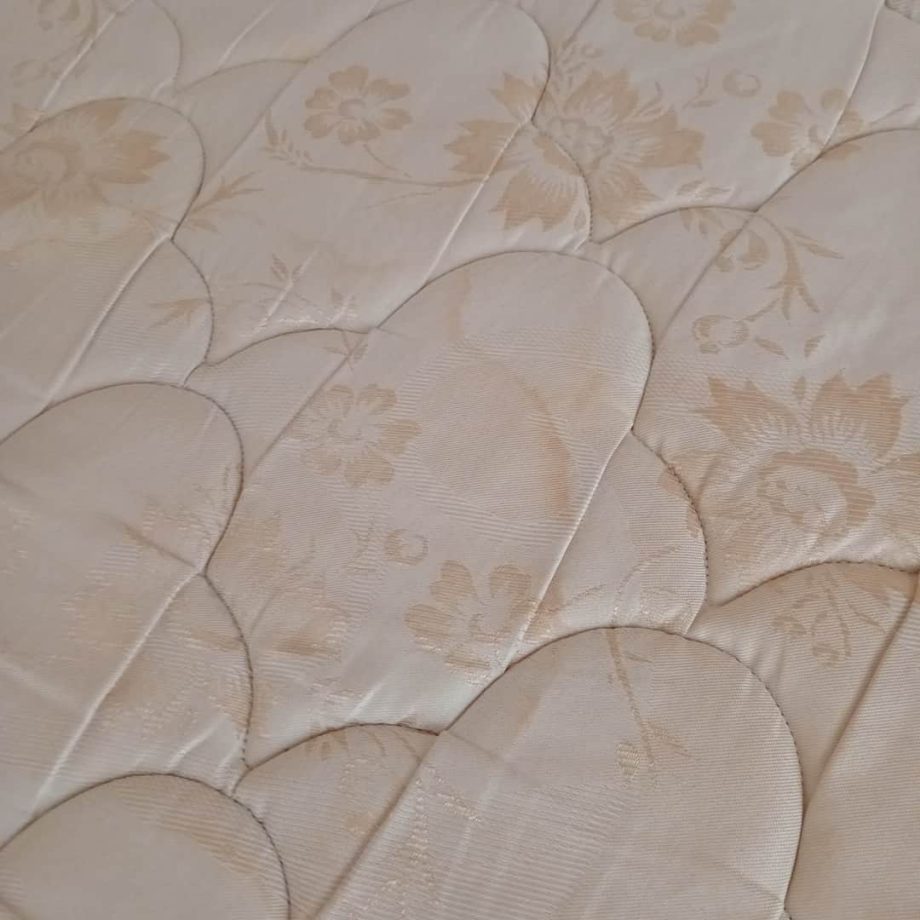 Cama con colchón
