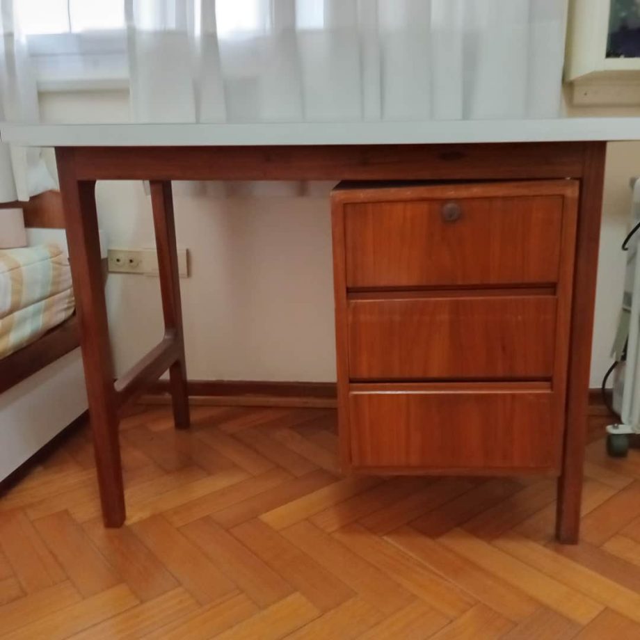 Escritorio en madera