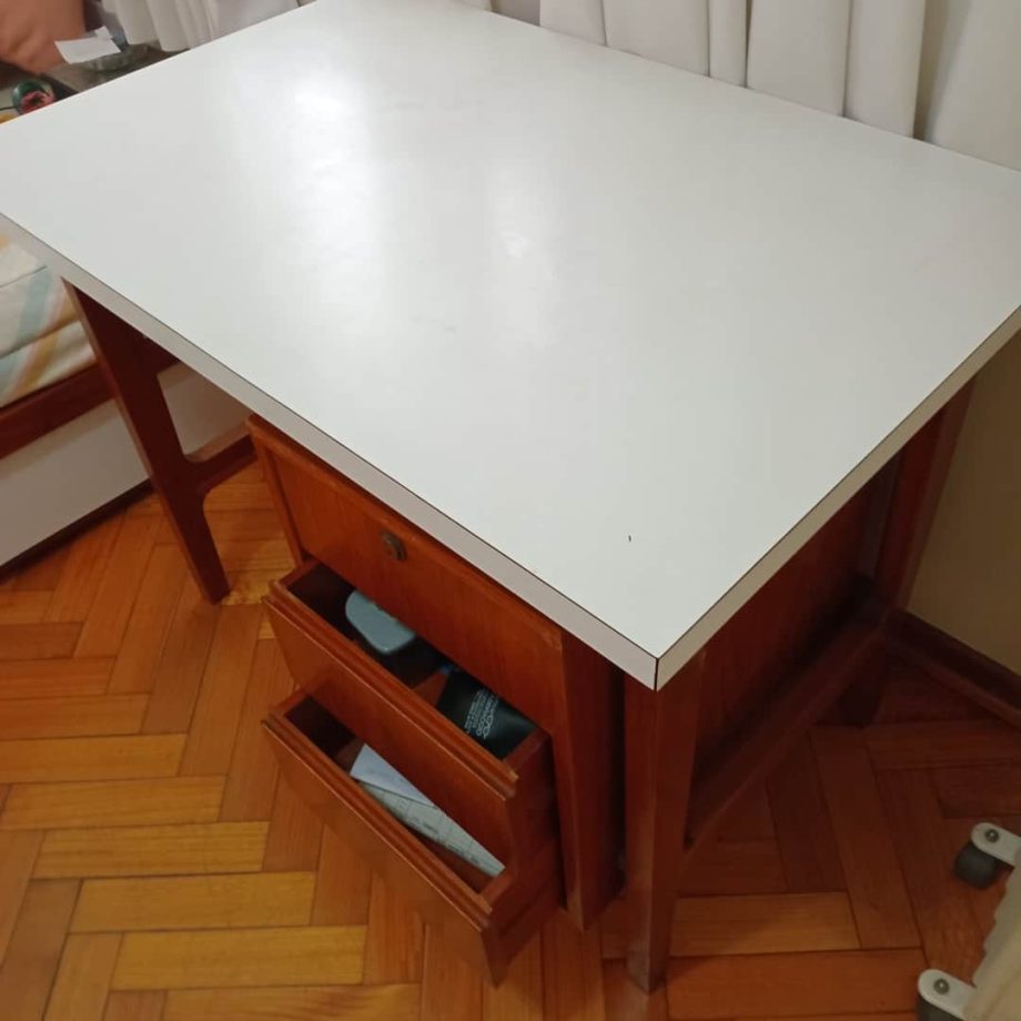 Escritorio en madera