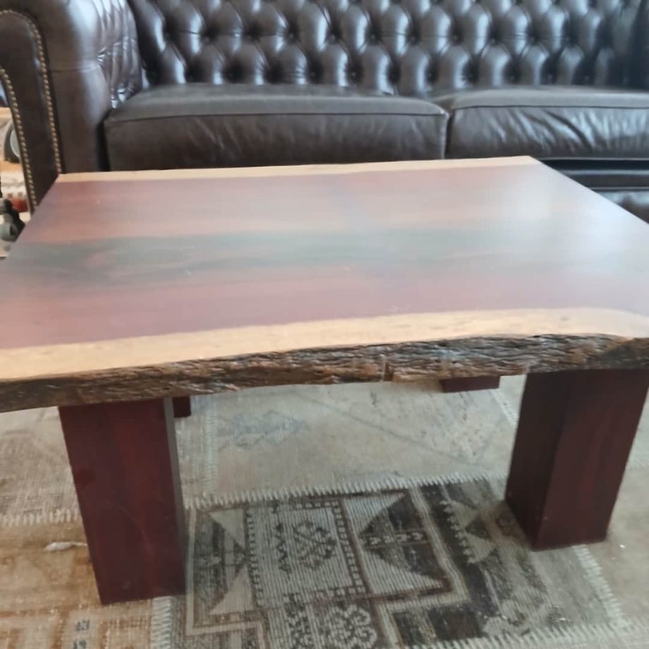 Mesa frente sofá