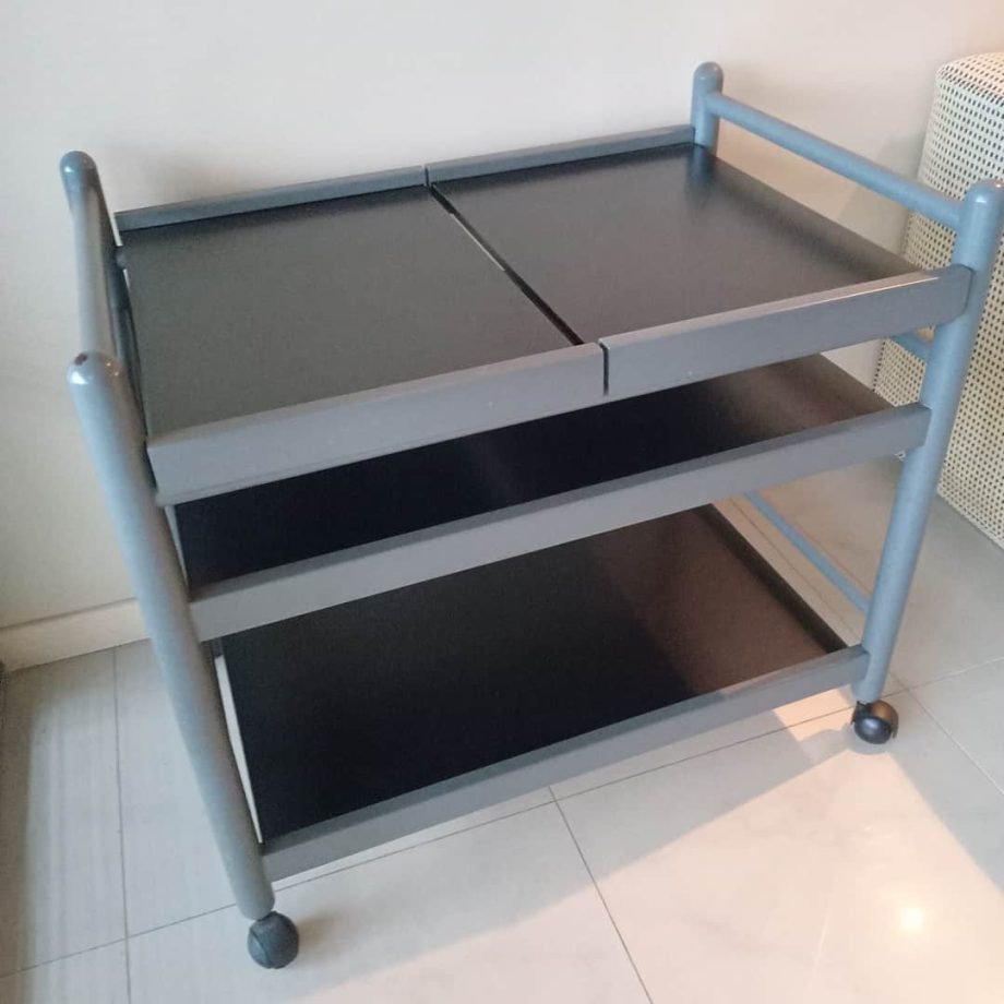 Mesa bar con ruedas
