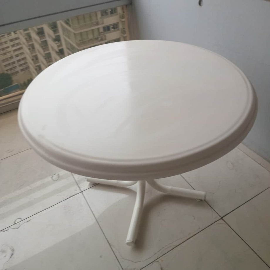 Mesa y sillas de jardín