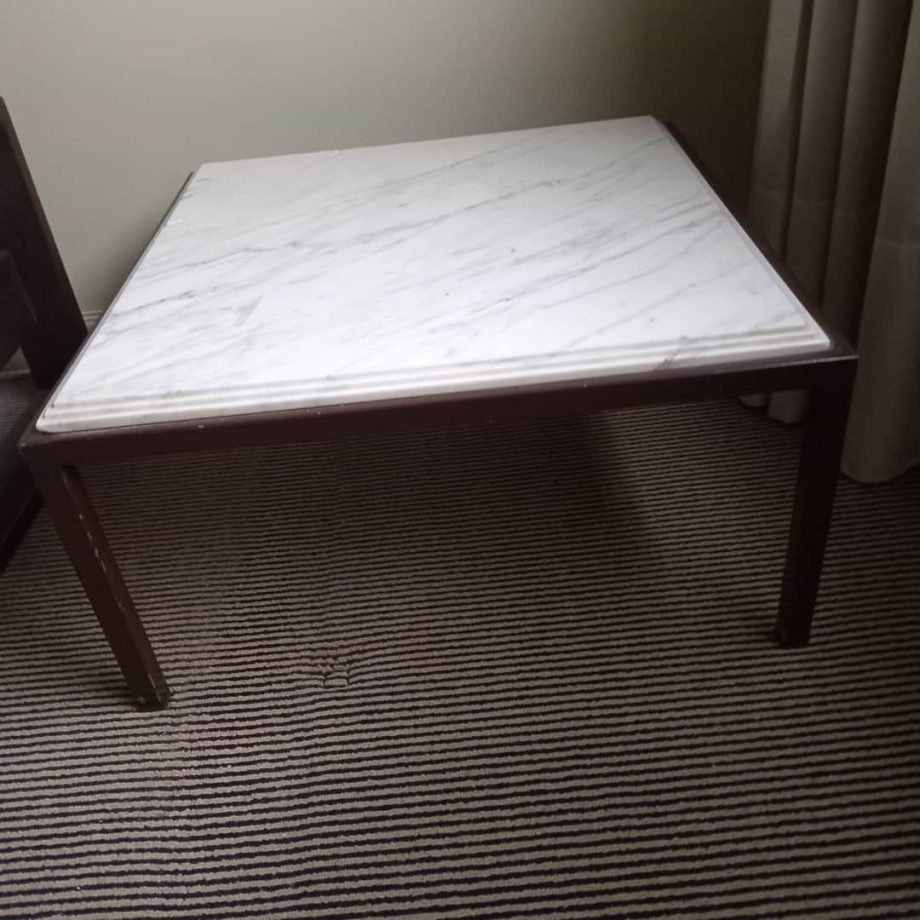 Mesa auxiliar en hierro
