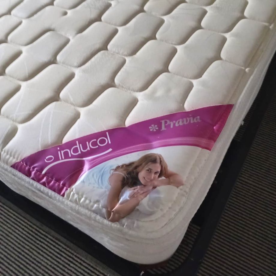 Cama con colchón