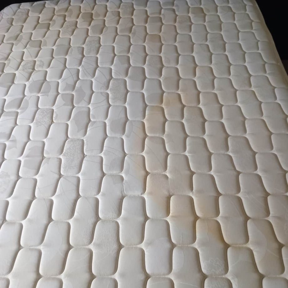 Cama con colchón